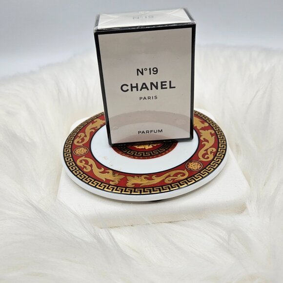 CHANEL No 19 Parfum - Picture 5 of 7